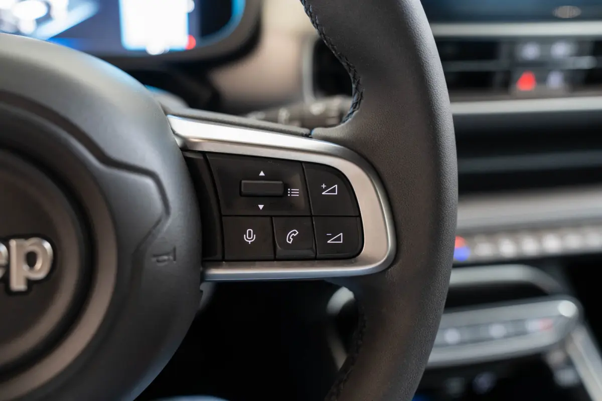 Summit 54 kWh | Tot 8 Jaar Garantie | Warmtepomp | Navigatie | Stoelverwarming | Verwarmd Voorraam | Apple Carplay & Android Auto |