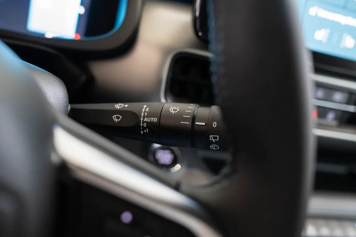 Summit 54 kWh | Tot 8 Jaar Garantie | Warmtepomp | Navigatie | Stoelverwarming | Verwarmd Voorraam | Apple Carplay & Android Auto |