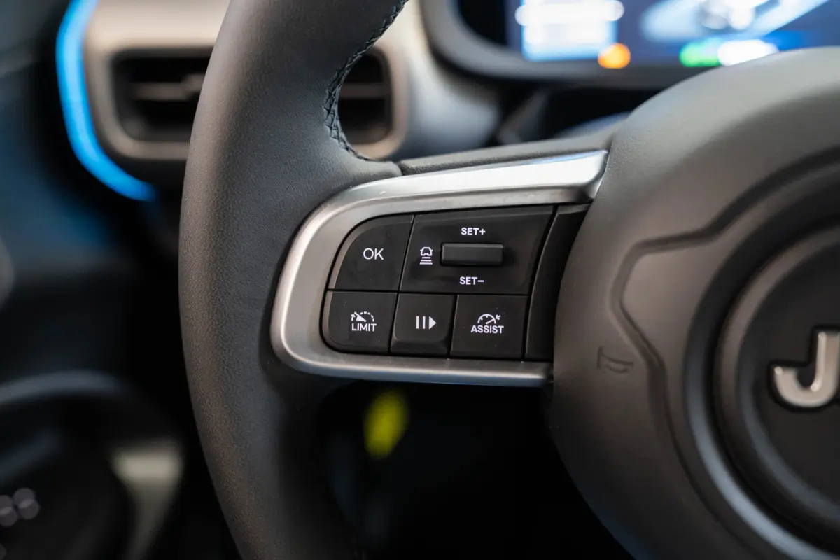 Summit 54 kWh | Tot 8 Jaar Garantie | Warmtepomp | Navigatie | Stoelverwarming | Verwarmd Voorraam | Apple Carplay & Android Auto |