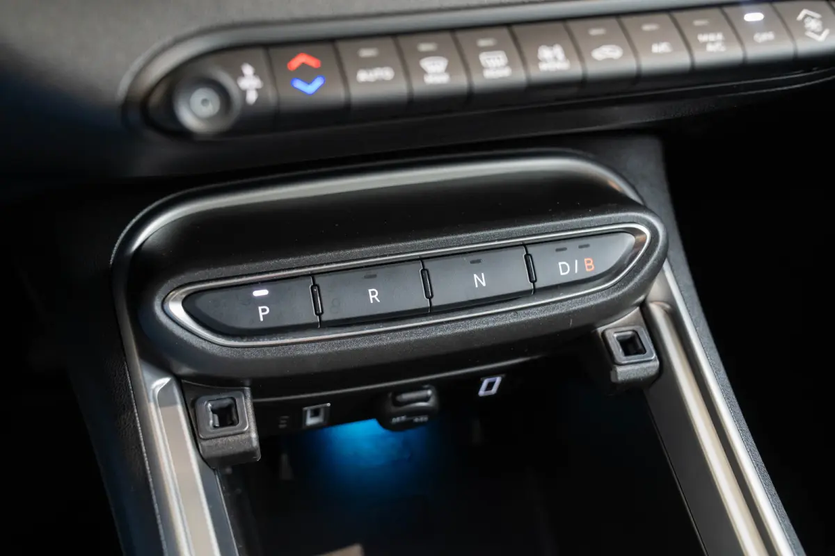 Summit 54 kWh | Tot 8 Jaar Garantie | Warmtepomp | Navigatie | Stoelverwarming | Verwarmd Voorraam | Apple Carplay & Android Auto |