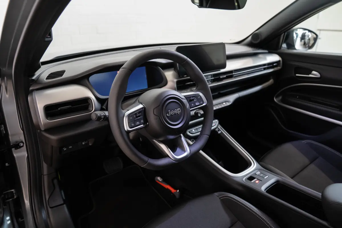 Summit 54 kWh | Tot 8 Jaar Garantie | Warmtepomp | Navigatie | Stoelverwarming | Verwarmd Voorraam | Apple Carplay & Android Auto |