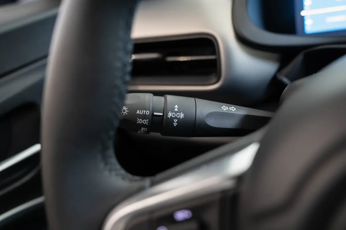 Summit 54 kWh | Tot 8 Jaar Garantie | Warmtepomp | Navigatie | Stoelverwarming | Verwarmd Voorraam | Apple Carplay & Android Auto |