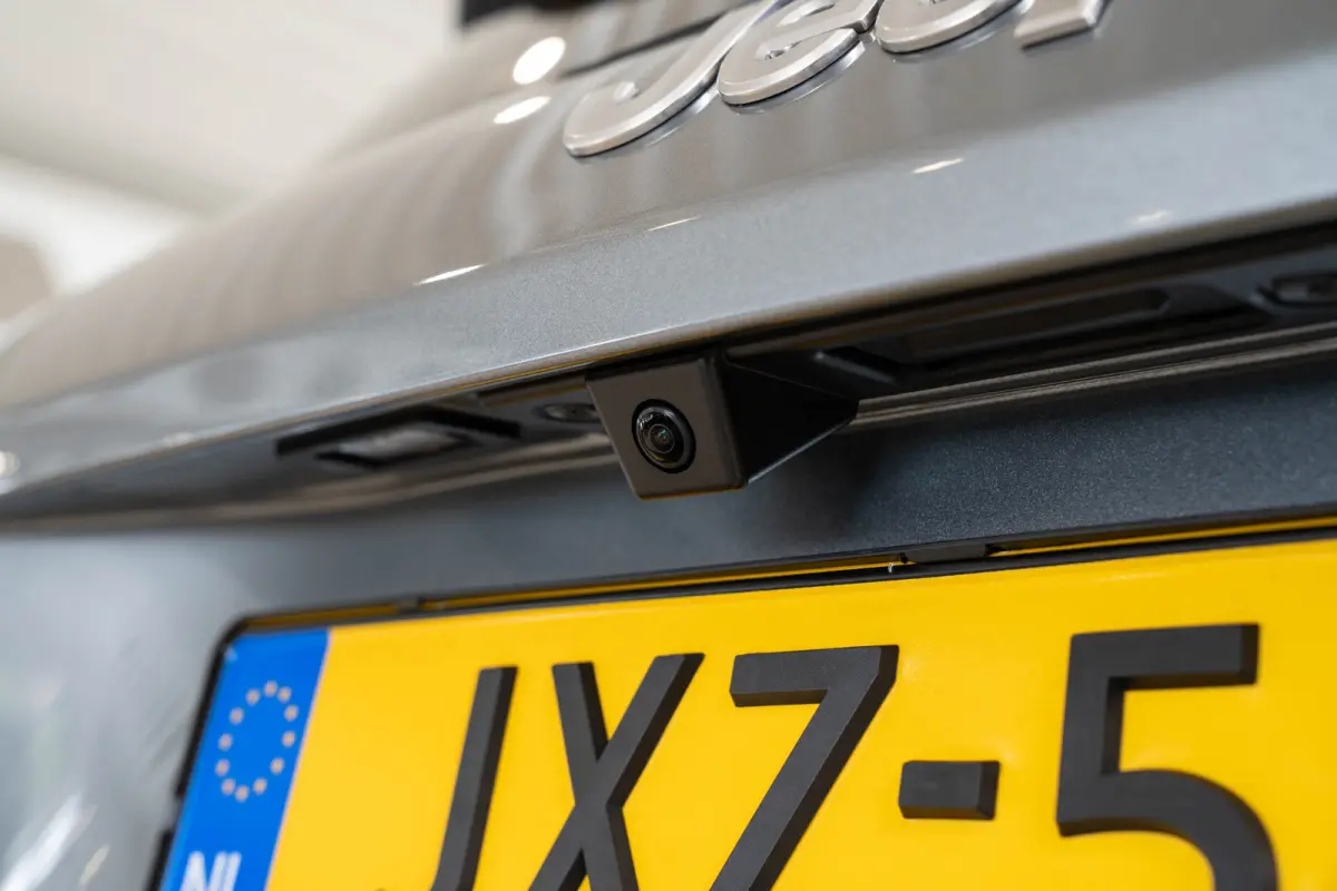 Summit 54 kWh | Tot 8 Jaar Garantie | Warmtepomp | Navigatie | Stoelverwarming | Verwarmd Voorraam | Apple Carplay & Android Auto |