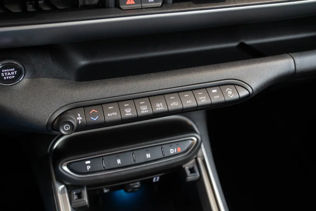 Summit 54 kWh | Tot 8 Jaar Garantie | Warmtepomp | Navigatie | Stoelverwarming | Verwarmd Voorraam | Apple Carplay & Android Auto |