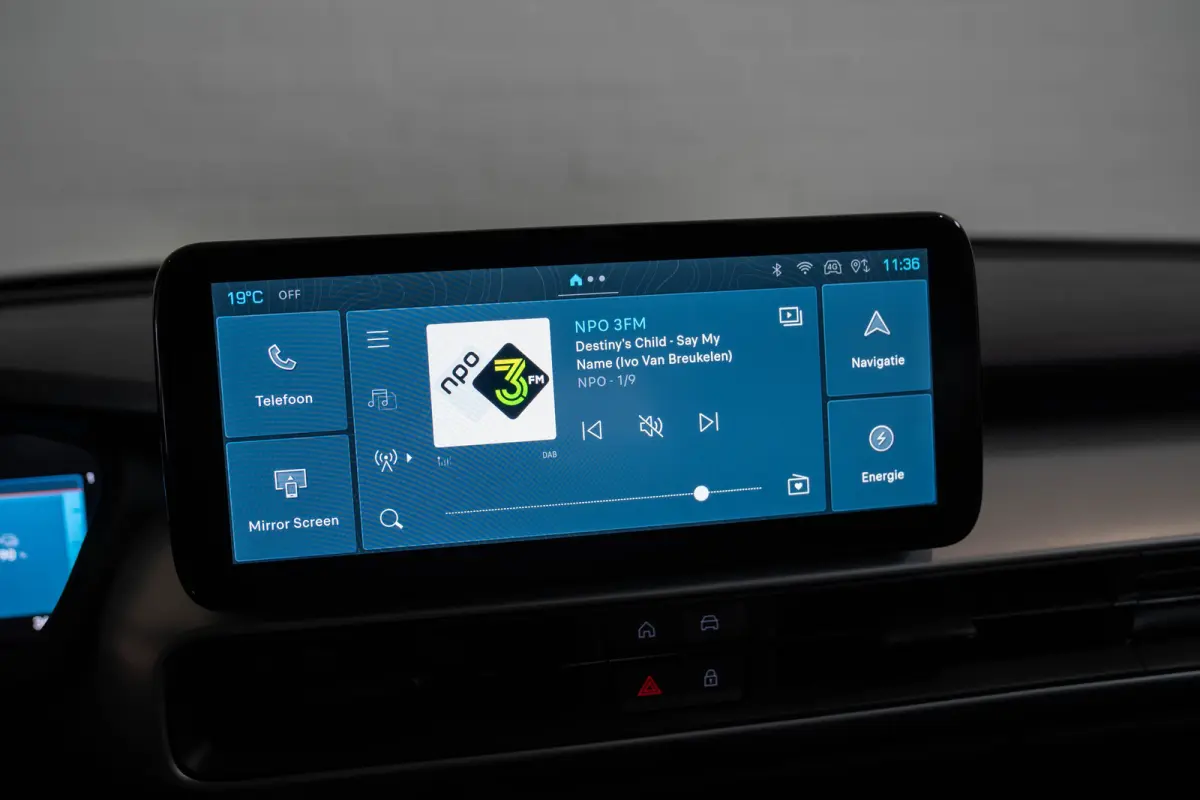 Summit 54 kWh | Tot 8 Jaar Garantie | Warmtepomp | Navigatie | Stoelverwarming | Verwarmd Voorraam | Apple Carplay & Android Auto |