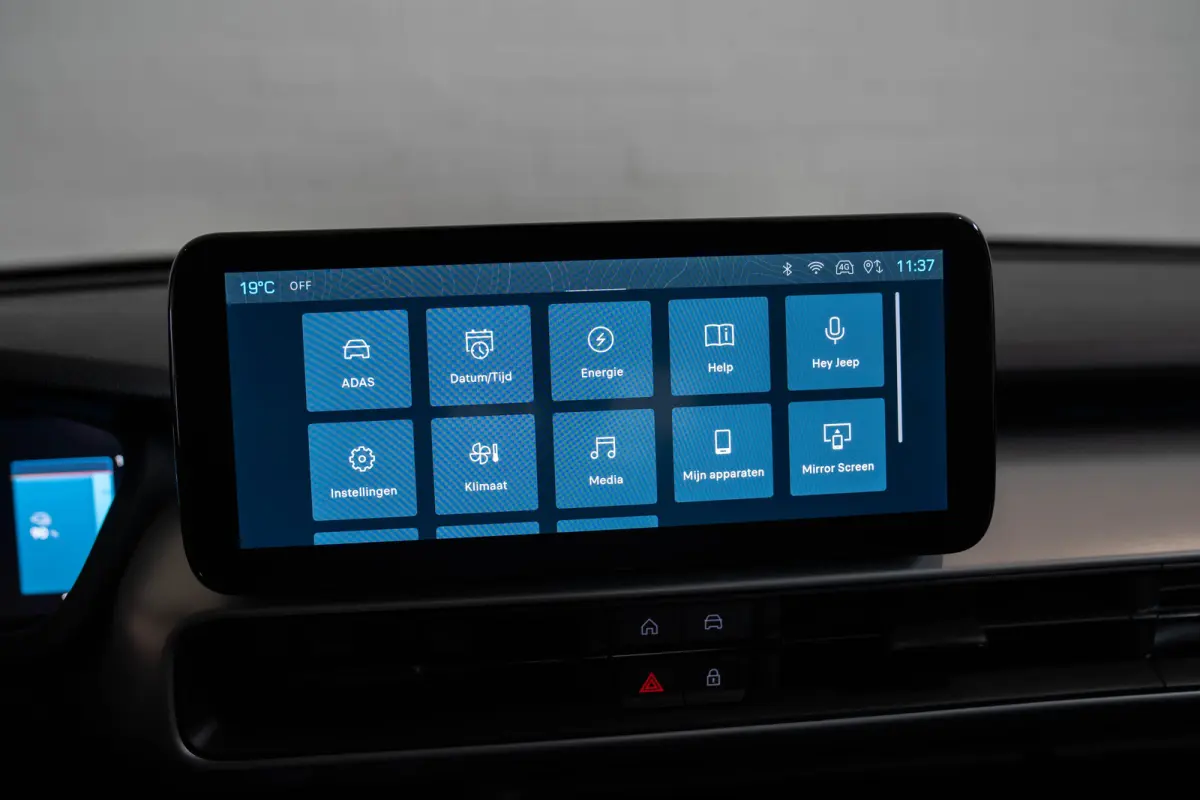Summit 54 kWh | Tot 8 Jaar Garantie | Warmtepomp | Navigatie | Stoelverwarming | Verwarmd Voorraam | Apple Carplay & Android Auto |