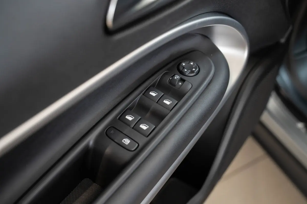 Summit 54 kWh | Tot 8 Jaar Garantie | Warmtepomp | Navigatie | Stoelverwarming | Verwarmd Voorraam | Apple Carplay & Android Auto |