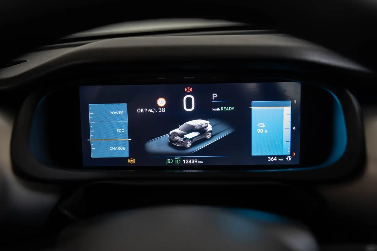 Summit 54 kWh | Tot 8 Jaar Garantie | Warmtepomp | Navigatie | Stoelverwarming | Verwarmd Voorraam | Apple Carplay & Android Auto |