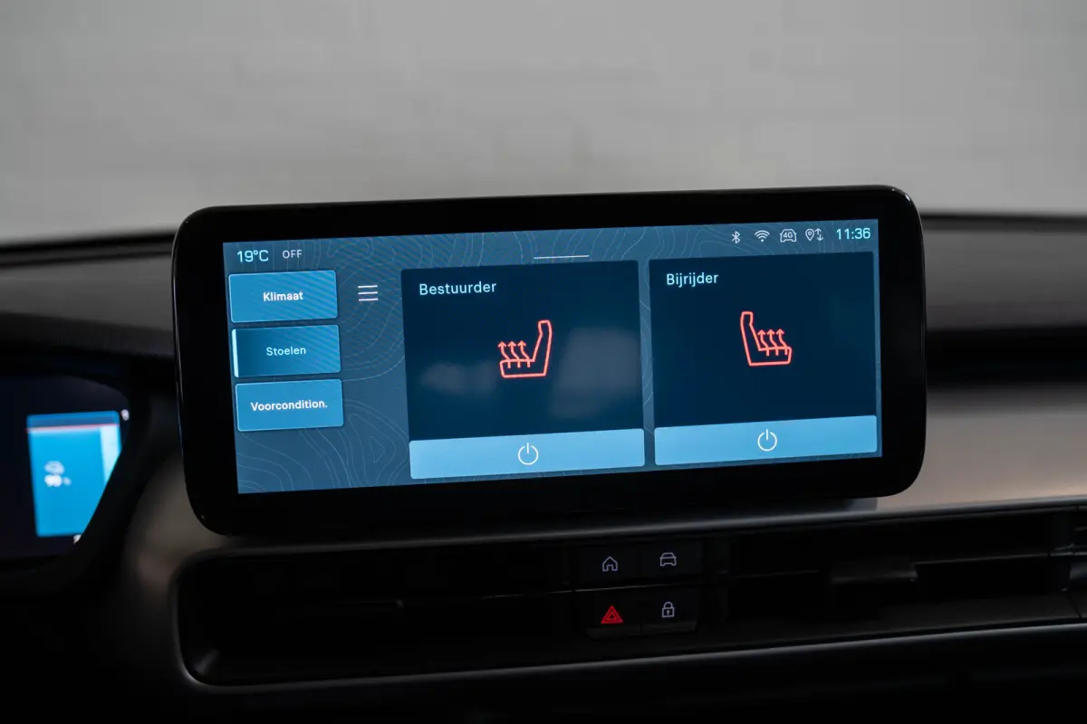 Summit 54 kWh | Tot 8 Jaar Garantie | Warmtepomp | Navigatie | Stoelverwarming | Verwarmd Voorraam | Apple Carplay & Android Auto |