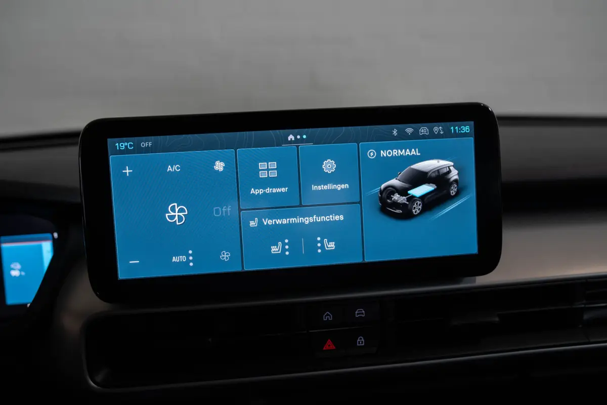 Summit 54 kWh | Tot 8 Jaar Garantie | Warmtepomp | Navigatie | Stoelverwarming | Verwarmd Voorraam | Apple Carplay & Android Auto |