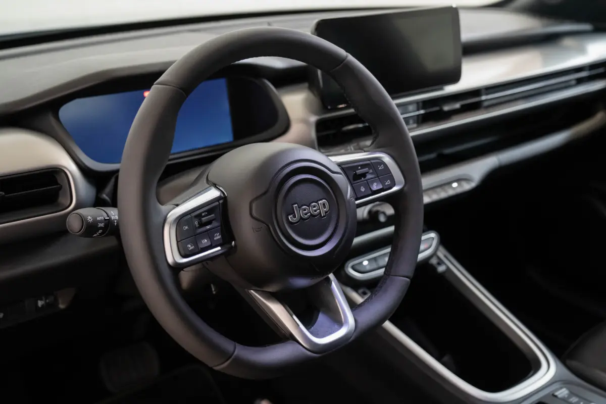 Summit 54 kWh | Tot 8 Jaar Garantie | Warmtepomp | Navigatie | Stoelverwarming | Verwarmd Voorraam | Apple Carplay & Android Auto |