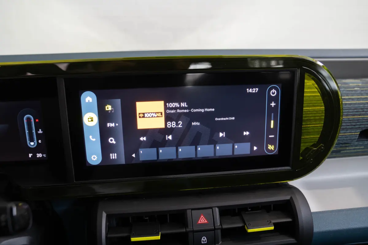 1.2 Hybrid ICON | Tot 8 Jaar Garantie | Apple Carplay & Android Auto | Lichtmetalen velgen | Parkeersensoren | Armsteun |