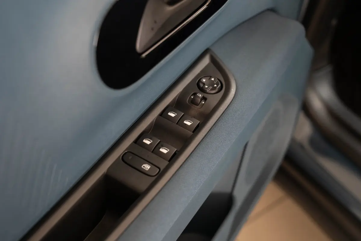 1.2 Hybrid ICON | Tot 8 Jaar Garantie | Apple Carplay & Android Auto | Lichtmetalen velgen | Parkeersensoren | Armsteun |