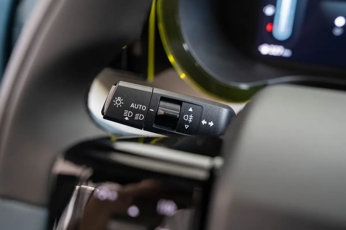 1.2 Hybrid ICON | Tot 8 Jaar Garantie | Apple Carplay & Android Auto | Lichtmetalen velgen | Parkeersensoren | Armsteun |