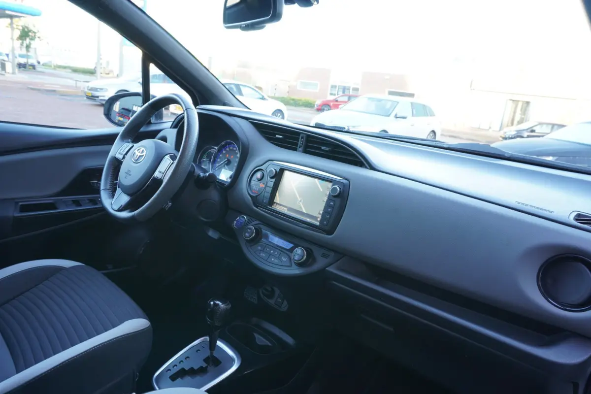 1.5 Hybrid Dynamic Bi-Tone Automaat | Navigatie | Elek. pakket | Camera | Vol opties | Inruil mogelijk