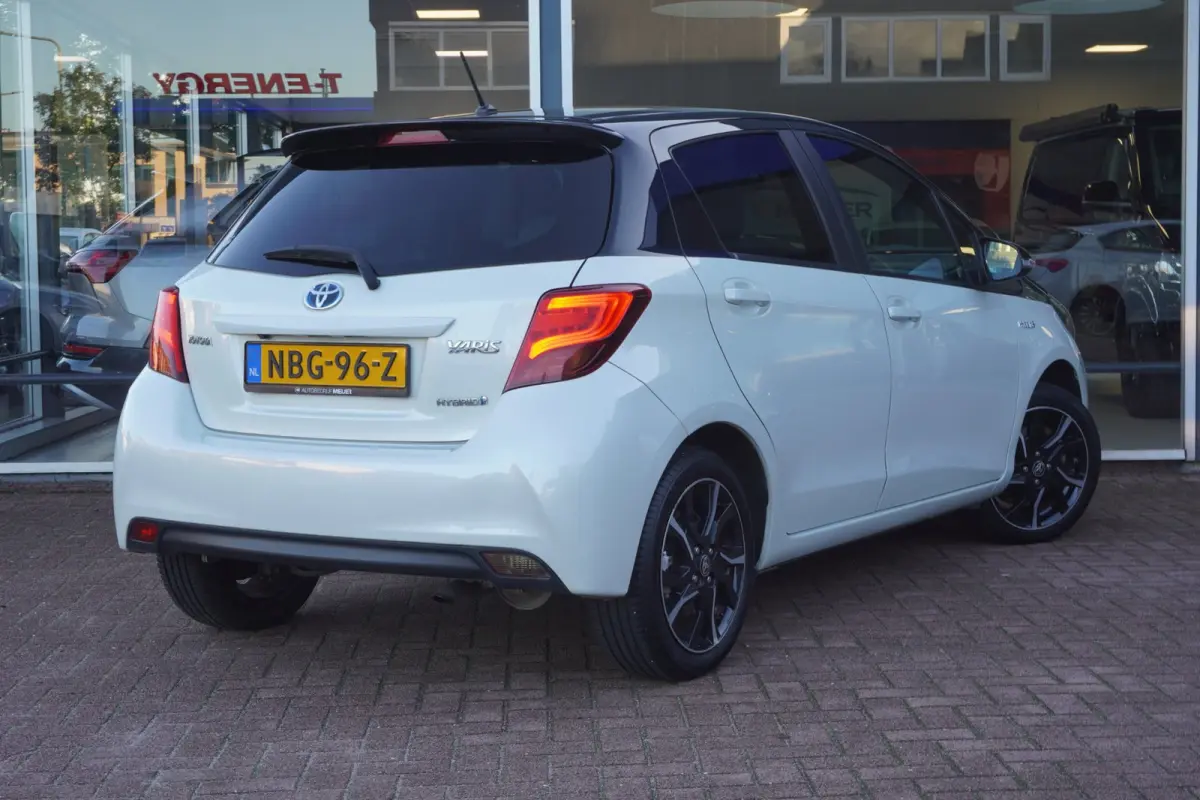 1.5 Hybrid Dynamic Bi-Tone Automaat | Navigatie | Elek. pakket | Camera | Vol opties | Inruil mogelijk