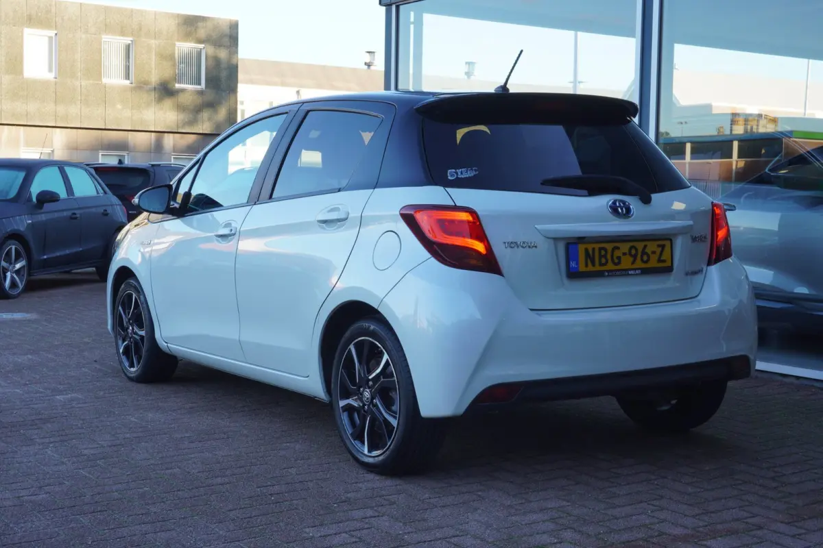 1.5 Hybrid Dynamic Bi-Tone Automaat | Navigatie | Elek. pakket | Camera | Vol opties | Inruil mogelijk