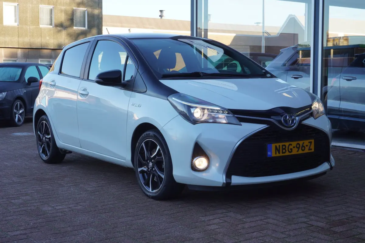 1.5 Hybrid Dynamic Bi-Tone Automaat | Navigatie | Elek. pakket | Camera | Vol opties | Inruil mogelijk