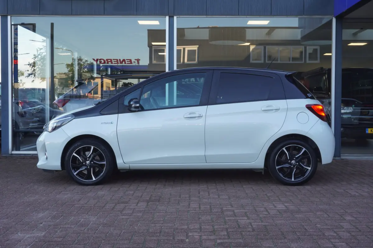 1.5 Hybrid Dynamic Bi-Tone Automaat | Navigatie | Elek. pakket | Camera | Vol opties | Inruil mogelijk