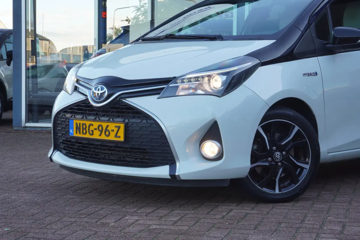 1.5 Hybrid Dynamic Bi-Tone Automaat | Navigatie | Elek. pakket | Camera | Vol opties | Inruil mogelijk