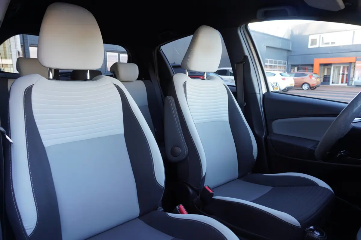 1.5 Hybrid Dynamic Bi-Tone Automaat | Navigatie | Elek. pakket | Camera | Vol opties | Inruil mogelijk