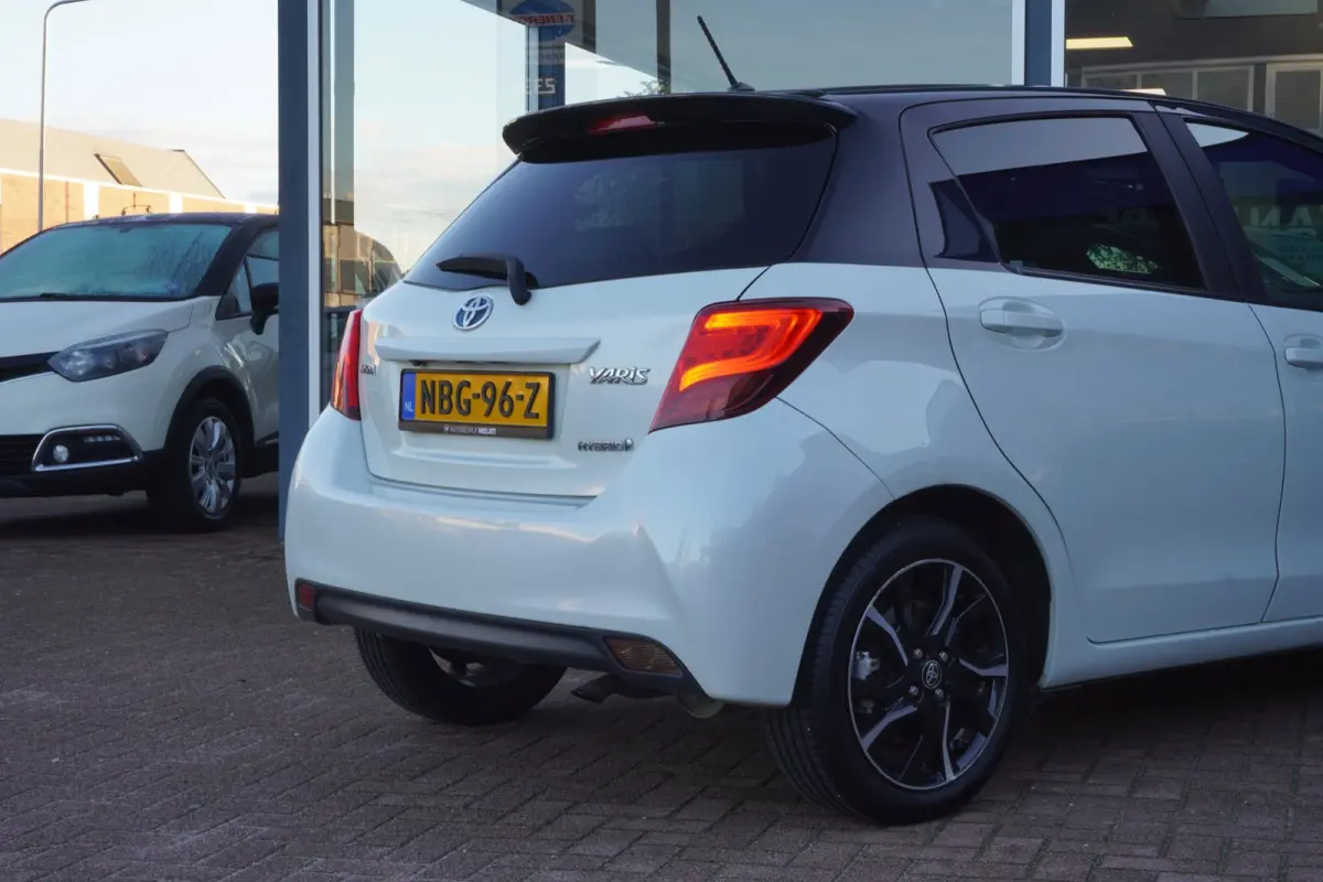 1.5 Hybrid Dynamic Bi-Tone Automaat | Navigatie | Elek. pakket | Camera | Vol opties | Inruil mogelijk