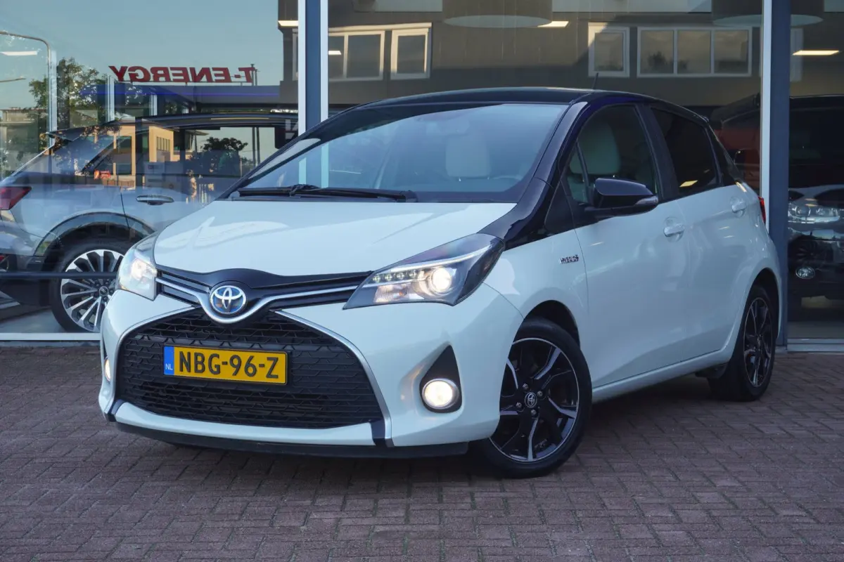 1.5 Hybrid Dynamic Bi-Tone Automaat | Navigatie | Elek. pakket | Camera | Vol opties | Inruil mogelijk