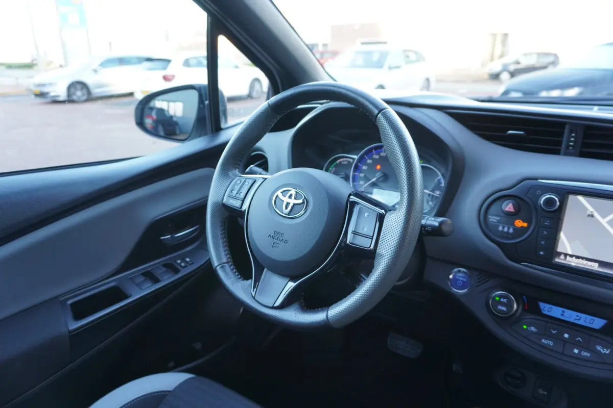 1.5 Hybrid Dynamic Bi-Tone Automaat | Navigatie | Elek. pakket | Camera | Vol opties | Inruil mogelijk