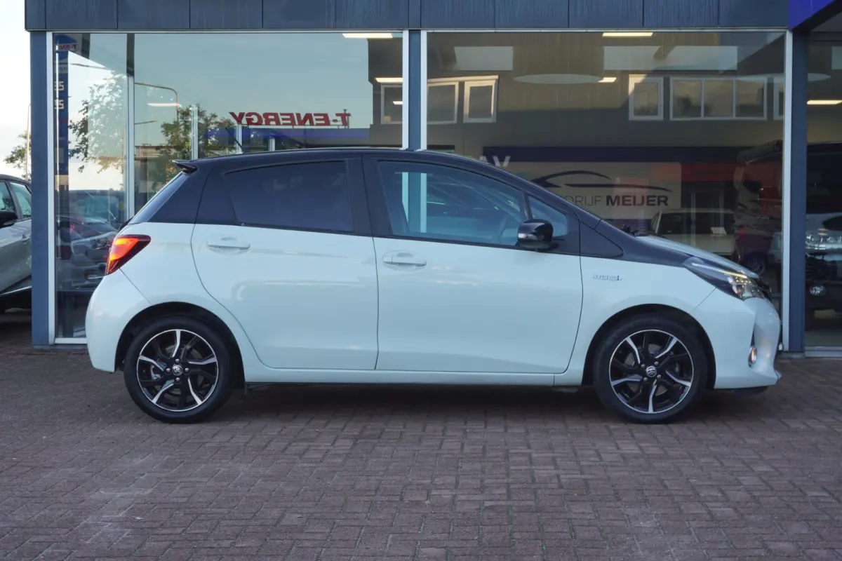 1.5 Hybrid Dynamic Bi-Tone Automaat | Navigatie | Elek. pakket | Camera | Vol opties | Inruil mogelijk