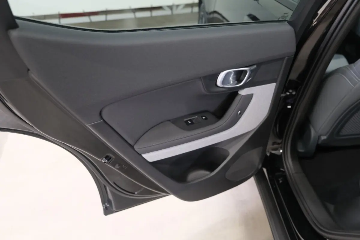Long Range Dual Motor Launch Edition 78kWh > €16900,- Netto Export <
