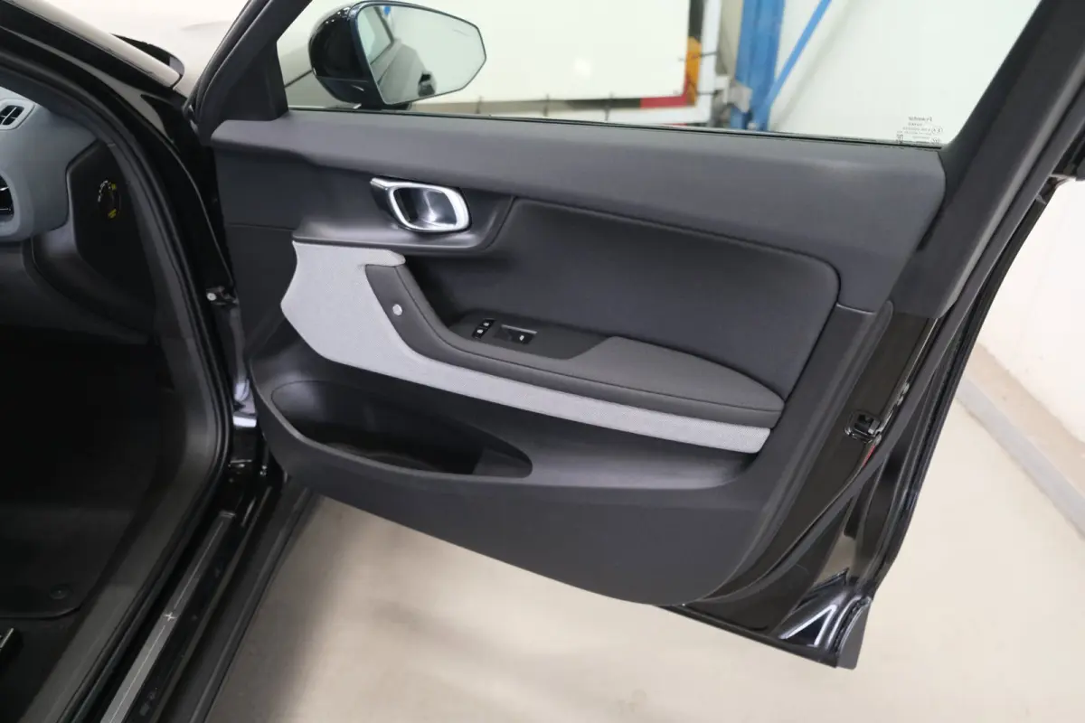 Long Range Dual Motor Launch Edition 78kWh > €16900,- Netto Export <
