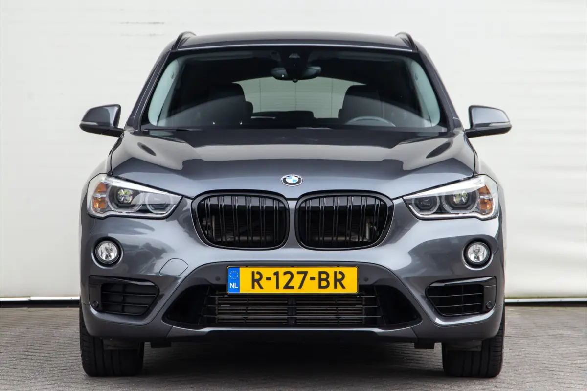 xDrive25i High Executive, Leder, Sportstoelen, Head-up, Navi 232pk