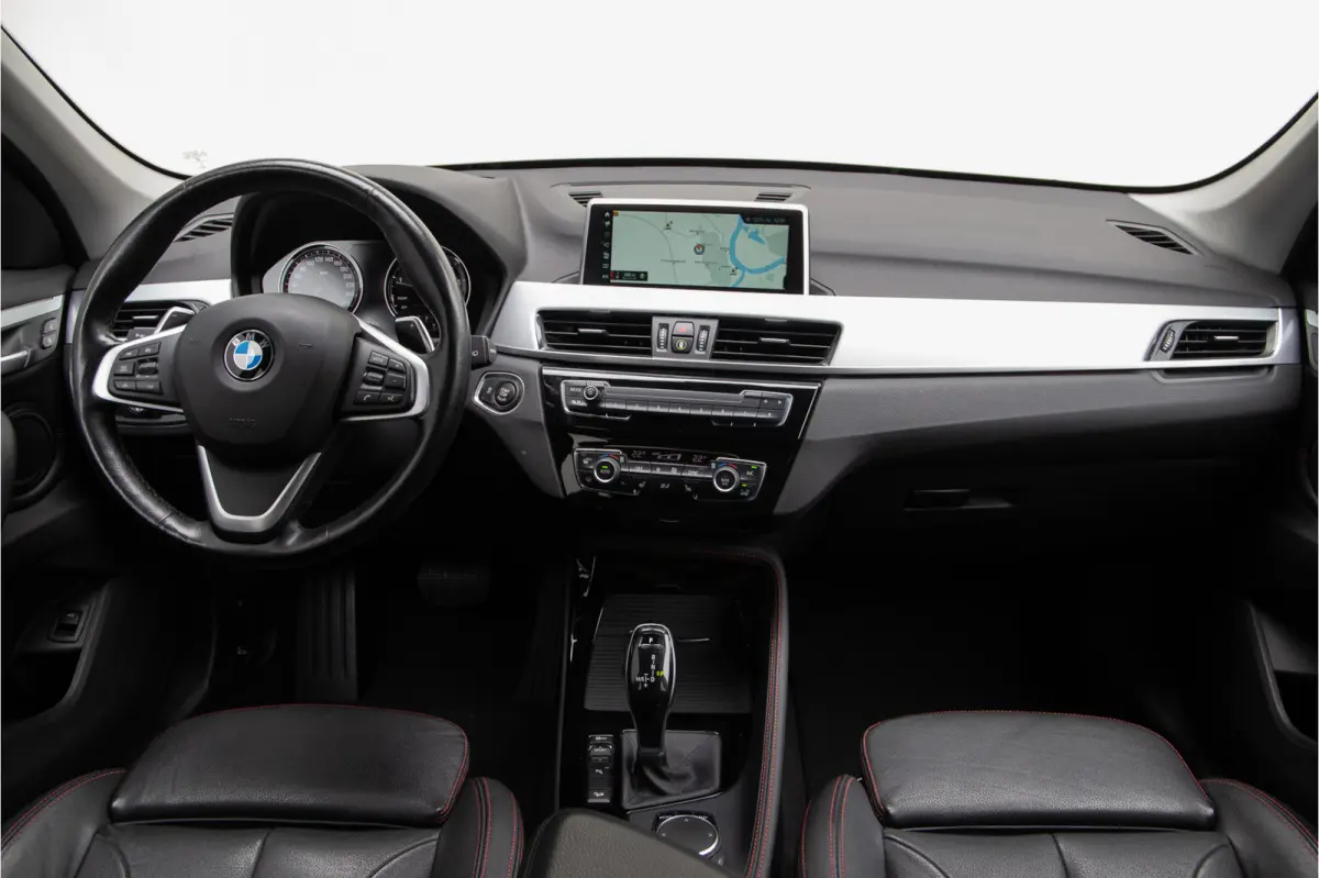 xDrive25i High Executive, Leder, Sportstoelen, Head-up, Navi 232pk
