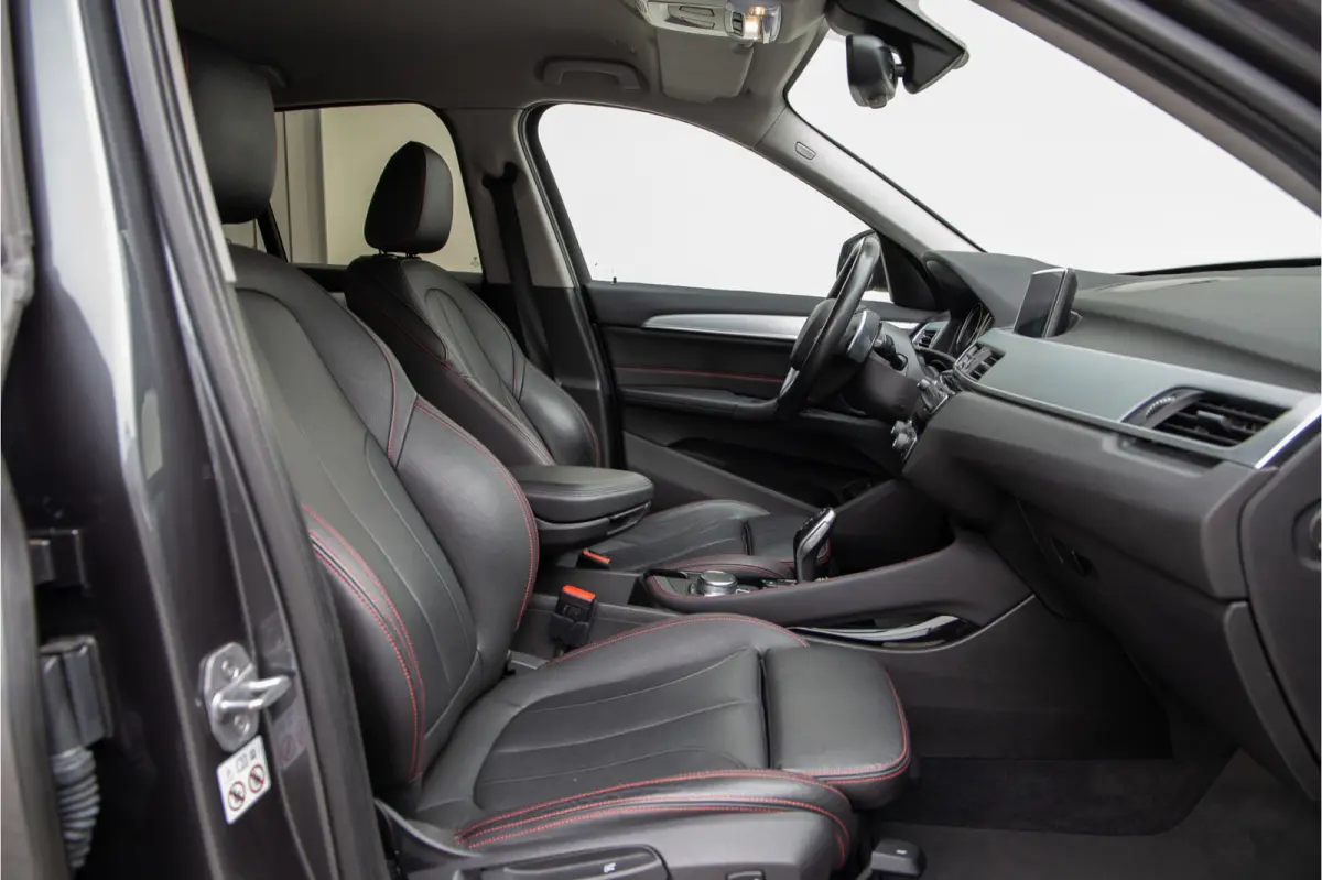 xDrive25i High Executive, Leder, Sportstoelen, Head-up, Navi 232pk