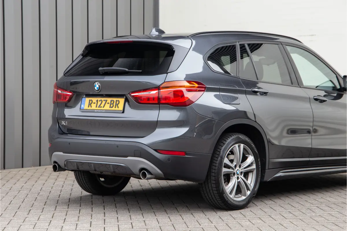 xDrive25i High Executive, Leder, Sportstoelen, Head-up, Navi 232pk