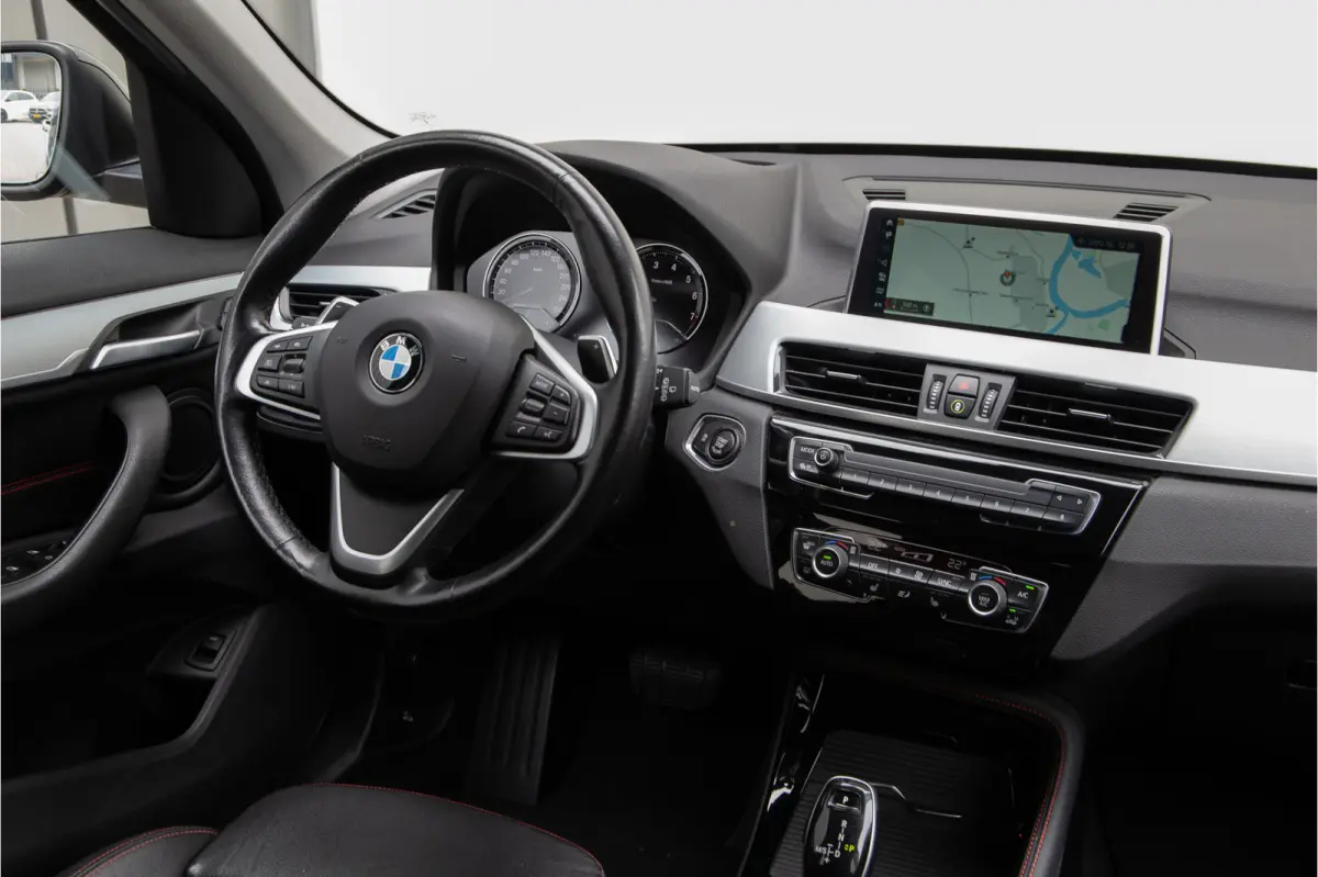 xDrive25i High Executive, Leder, Sportstoelen, Head-up, Navi 232pk
