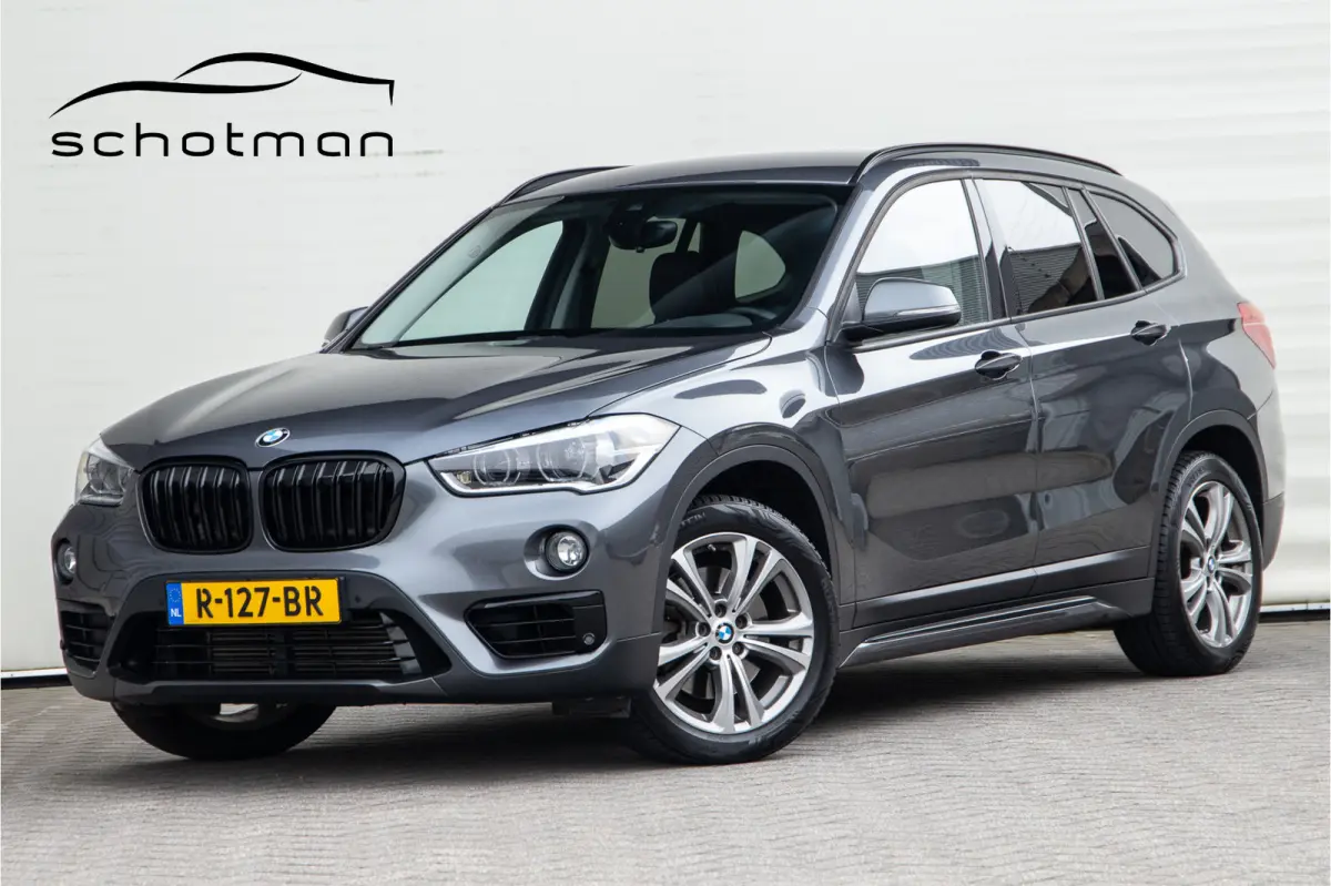 xDrive25i High Executive, Leder, Sportstoelen, Head-up, Navi 232pk