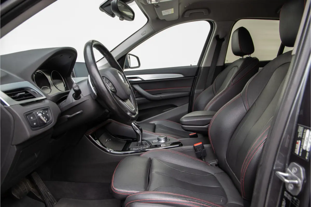 xDrive25i High Executive, Leder, Sportstoelen, Head-up, Navi 232pk