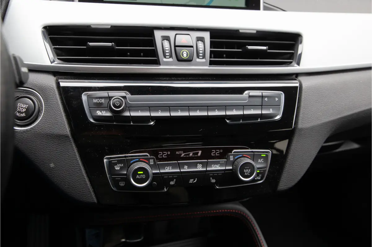 xDrive25i High Executive, Leder, Sportstoelen, Head-up, Navi 232pk
