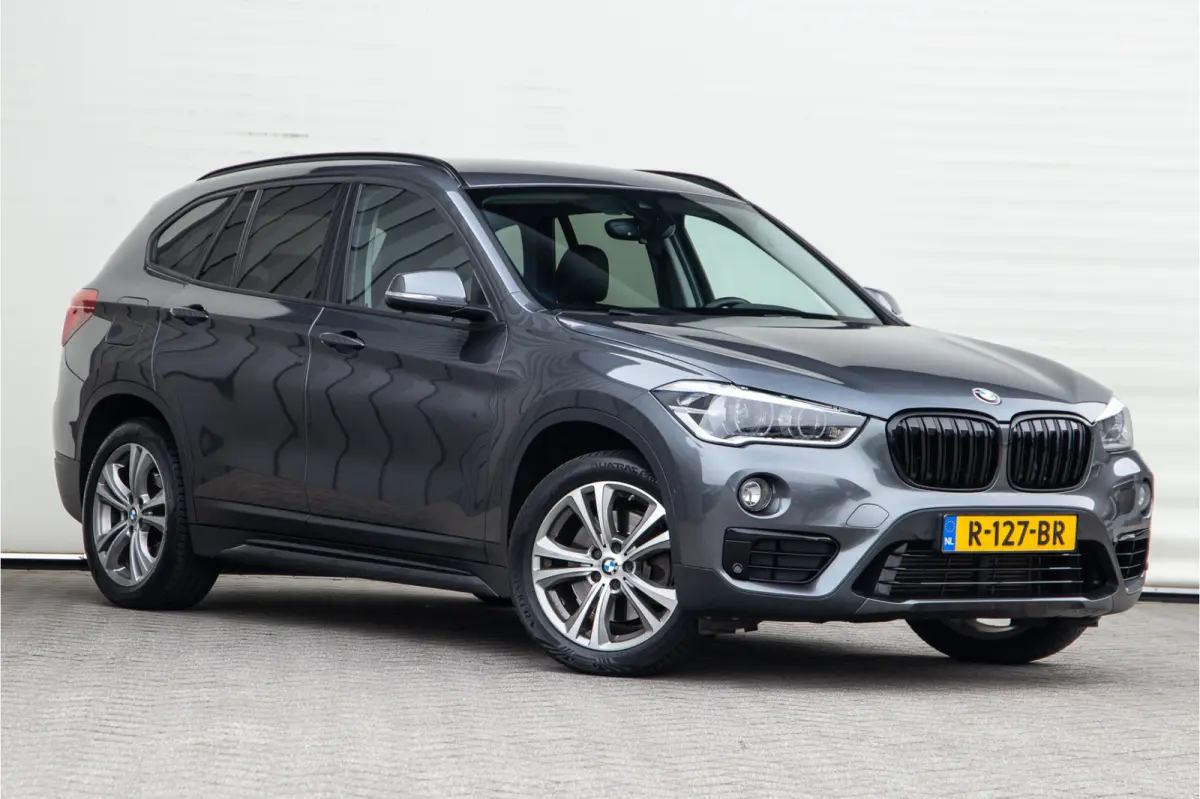 xDrive25i High Executive, Leder, Sportstoelen, Head-up, Navi 232pk