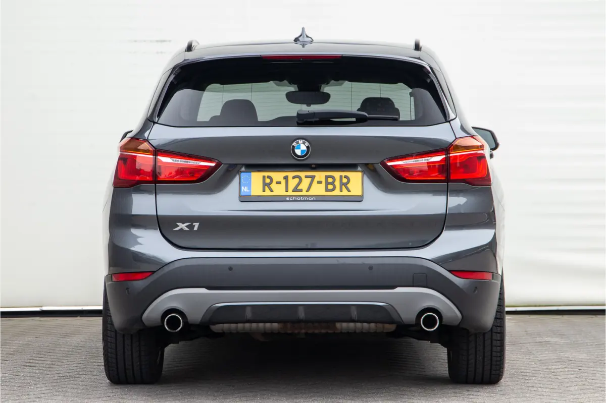 xDrive25i High Executive, Leder, Sportstoelen, Head-up, Navi 232pk
