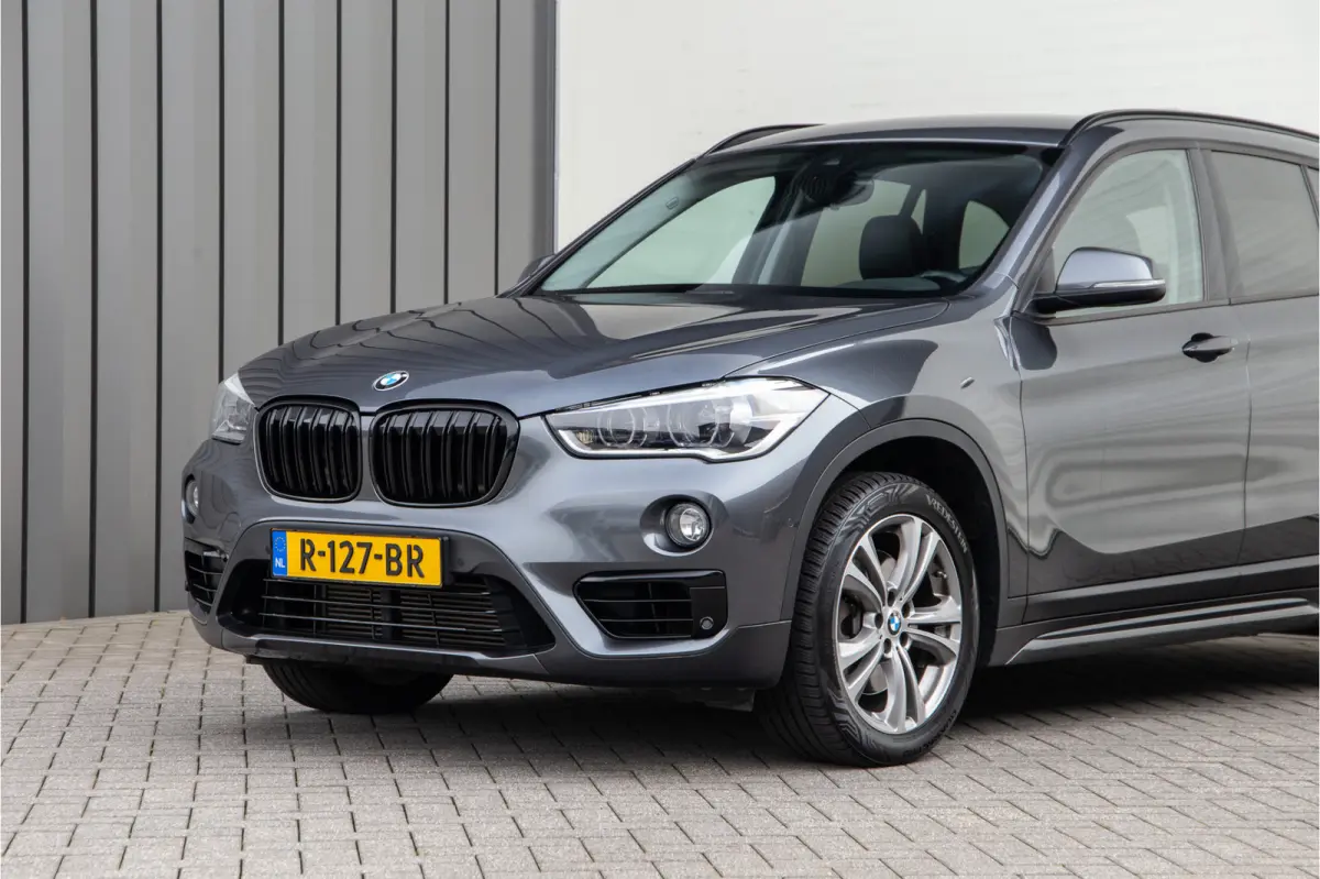 xDrive25i High Executive, Leder, Sportstoelen, Head-up, Navi 232pk