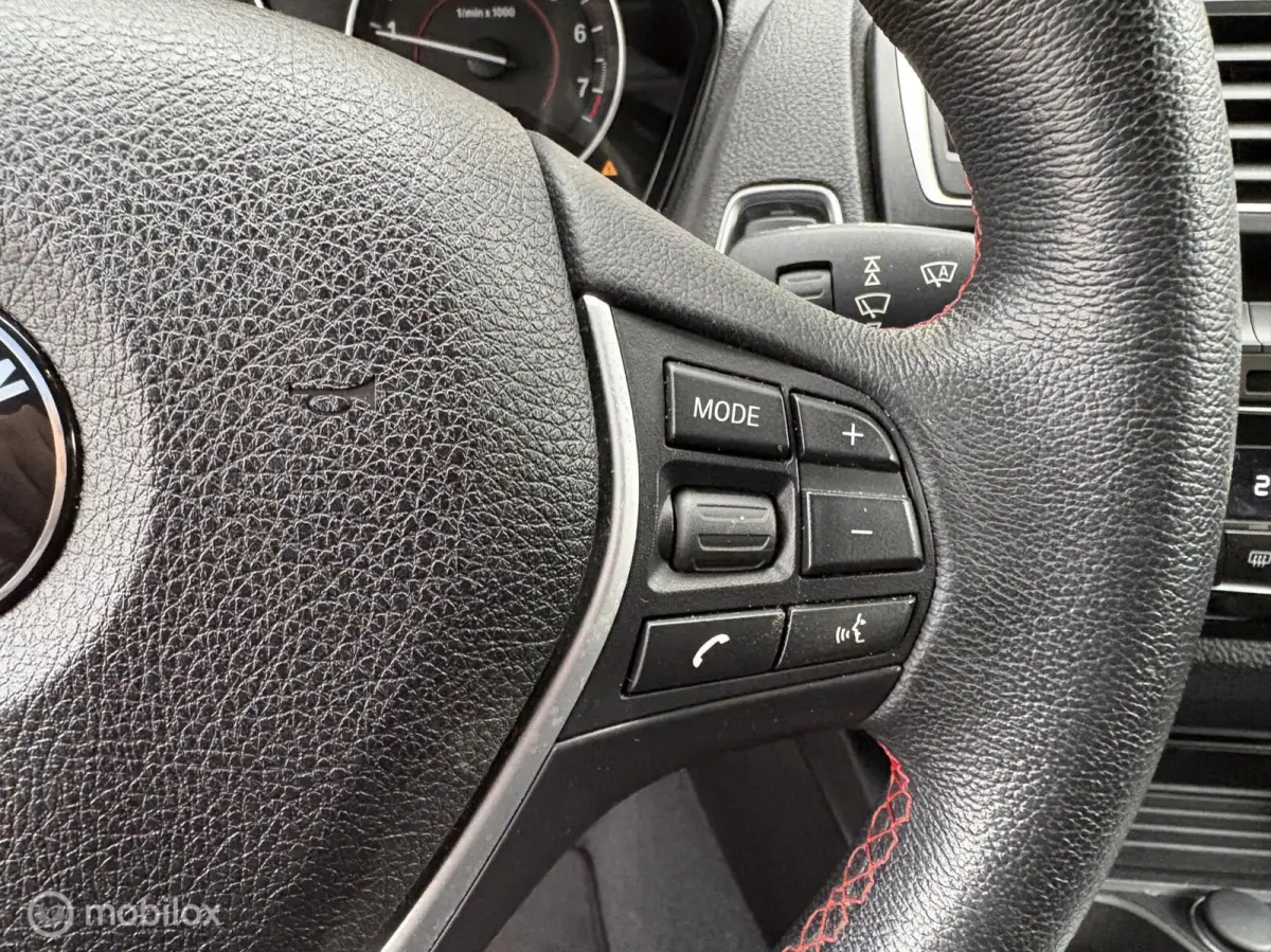 118i Sport Line AUTOMAAT/LEER/SCHADE