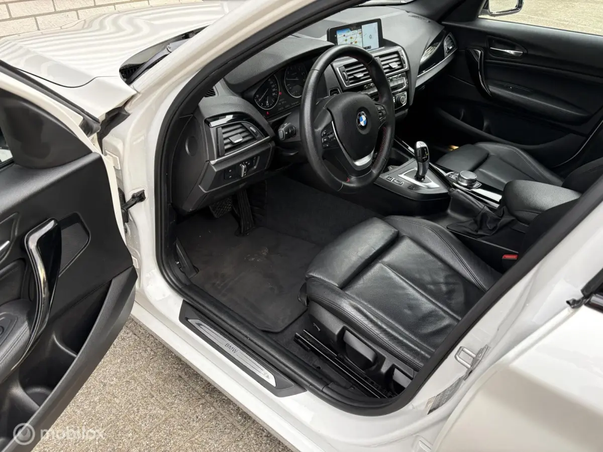 118i Sport Line AUTOMAAT/LEER/SCHADE