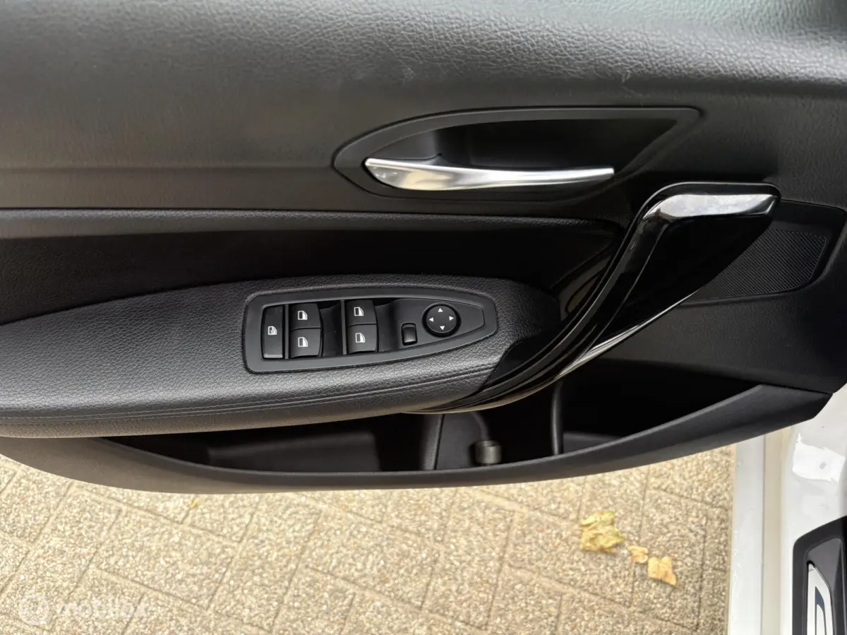 118i Sport Line AUTOMAAT/LEER/SCHADE