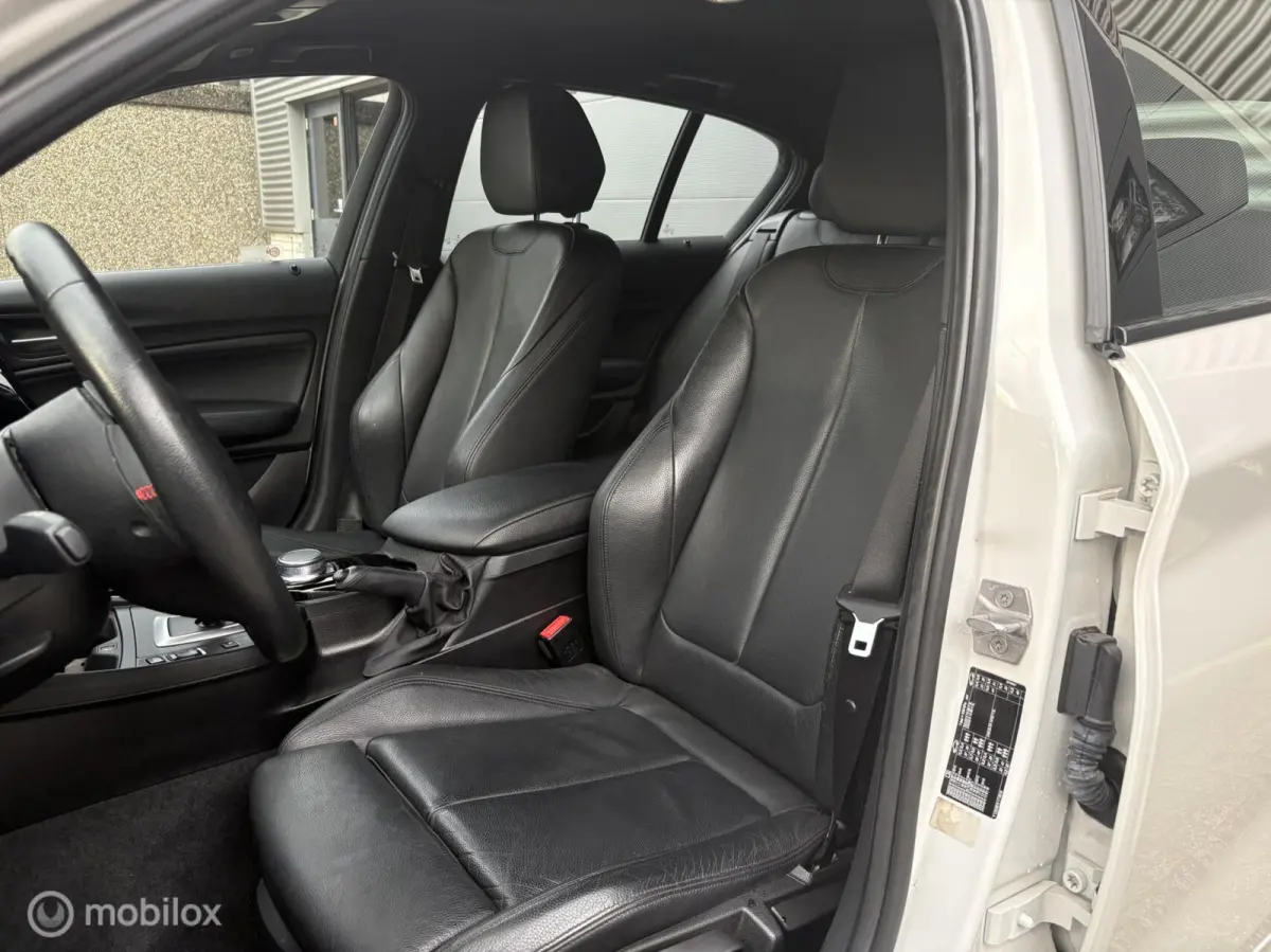 118i Sport Line AUTOMAAT/LEER/SCHADE