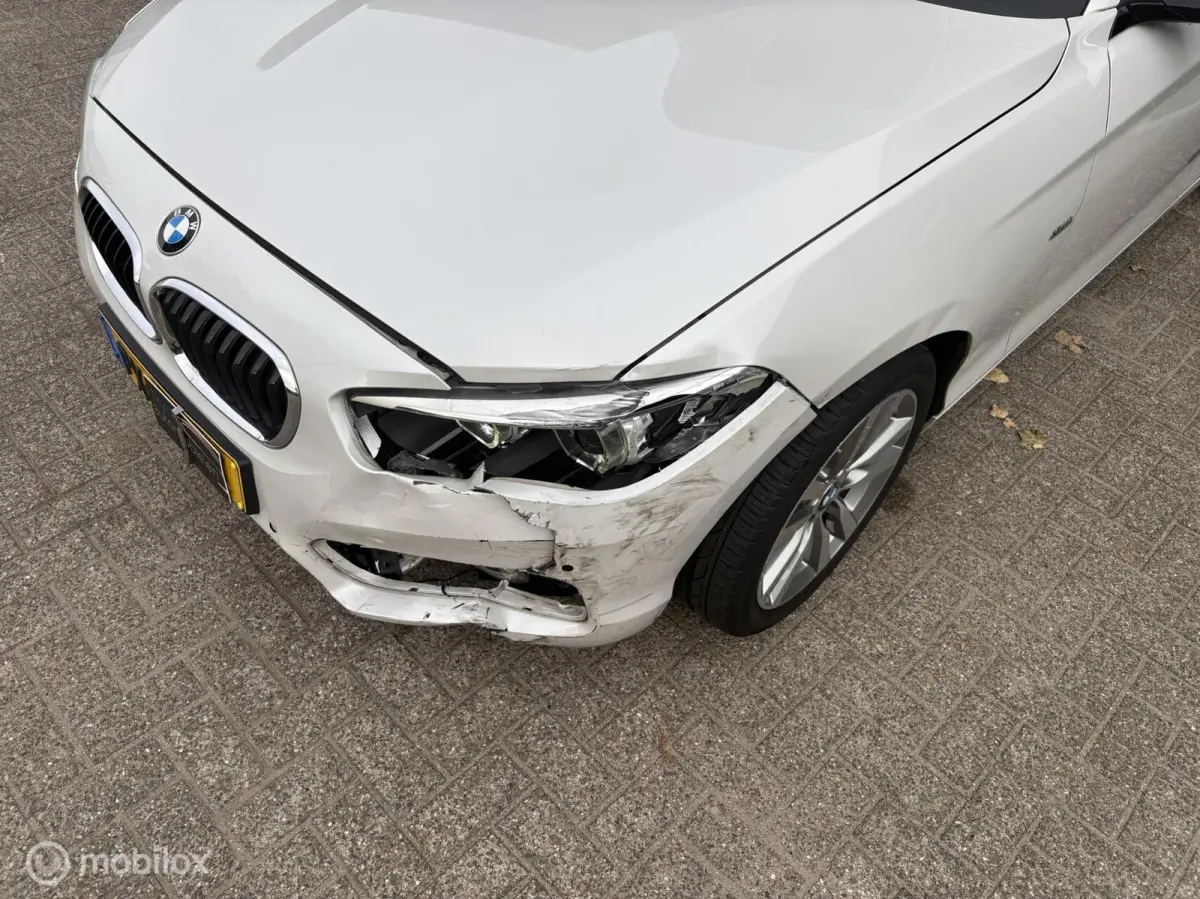 118i Sport Line AUTOMAAT/LEER/SCHADE
