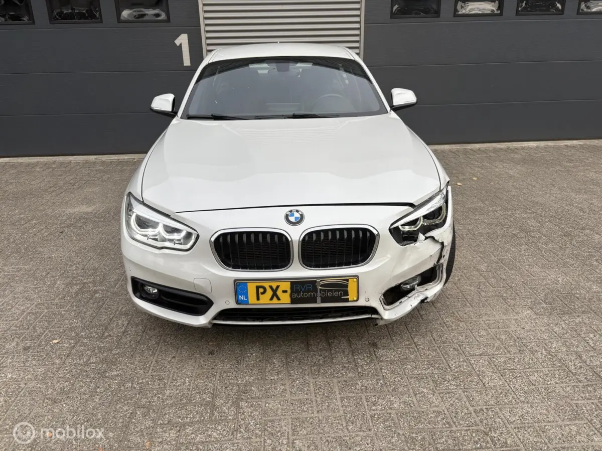 118i Sport Line AUTOMAAT/LEER/SCHADE