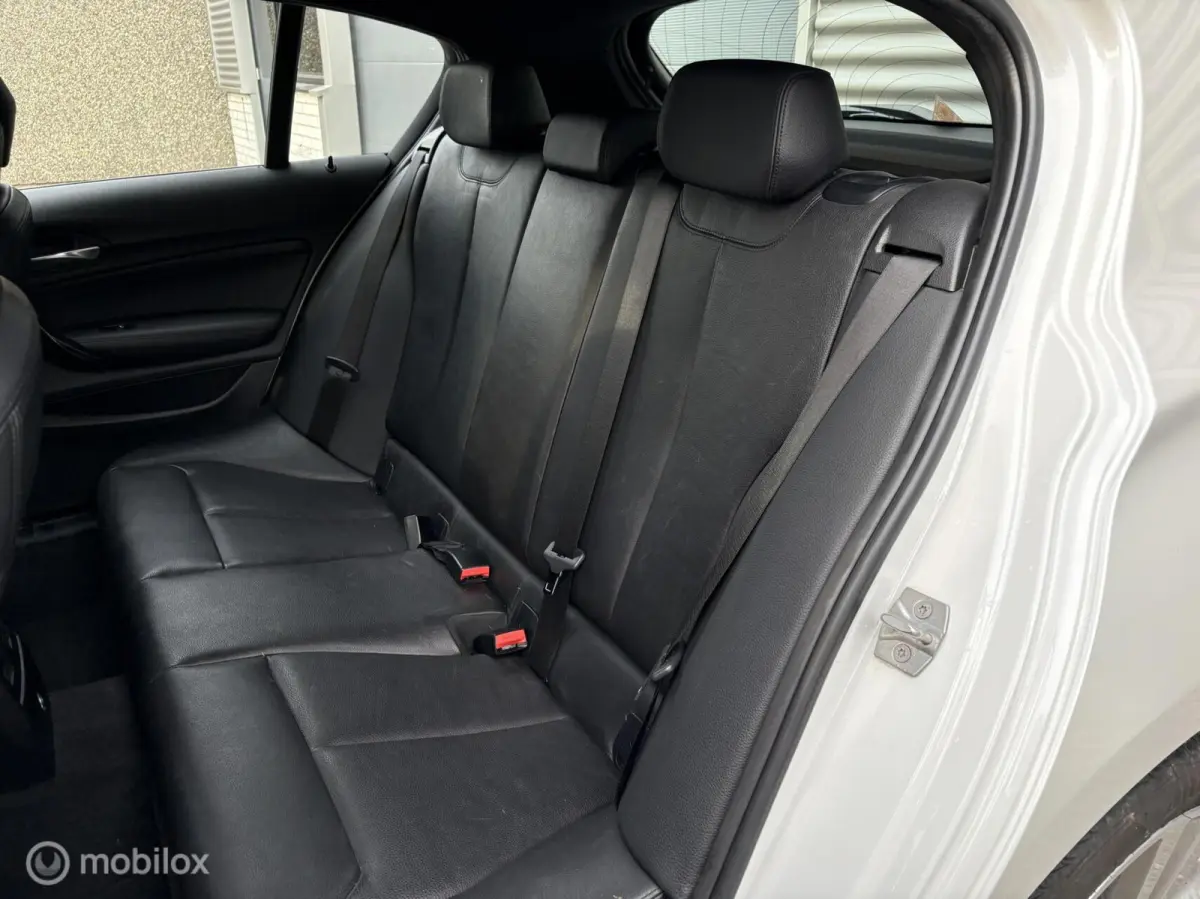 118i Sport Line AUTOMAAT/LEER/SCHADE