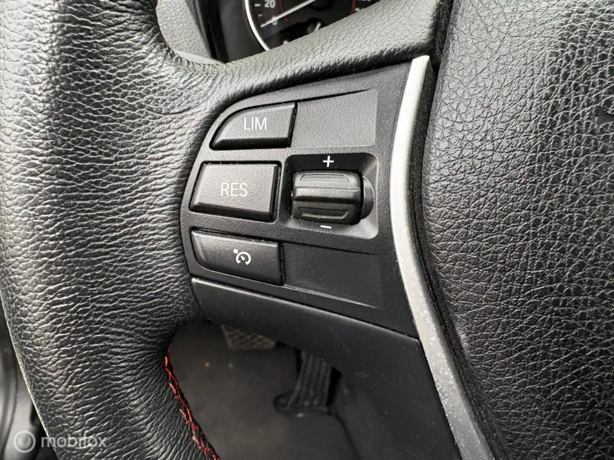 118i Sport Line AUTOMAAT/LEER/SCHADE